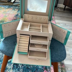 Jewelry Case. “Tiffany” Turquoise color